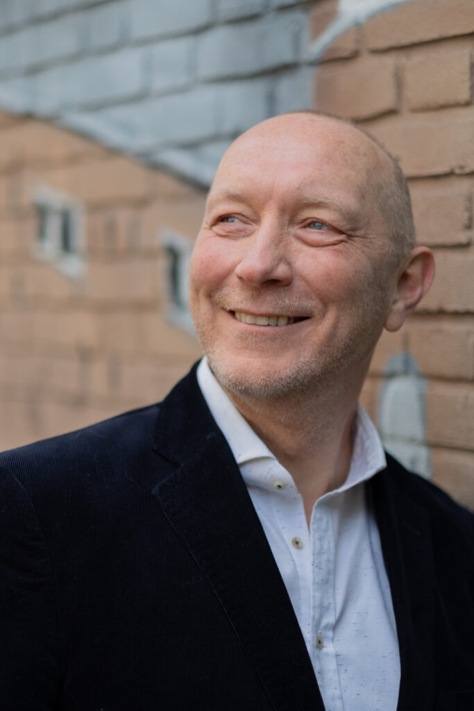 BureauLP is een onafhankelijk onderzoeks- en adviesbureau met ruim 35 jaar ervaring in leiderschap, governance en organisatievraagstukken in het publieke en private domein.